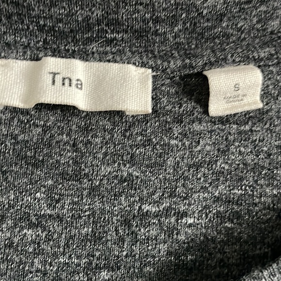 Aritzia TNA long sleeve - Picture 2 of 3